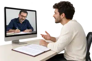 סטודנט ומלווה אקדמי במפגש אונליין לעבודה על סיכום מאמרים